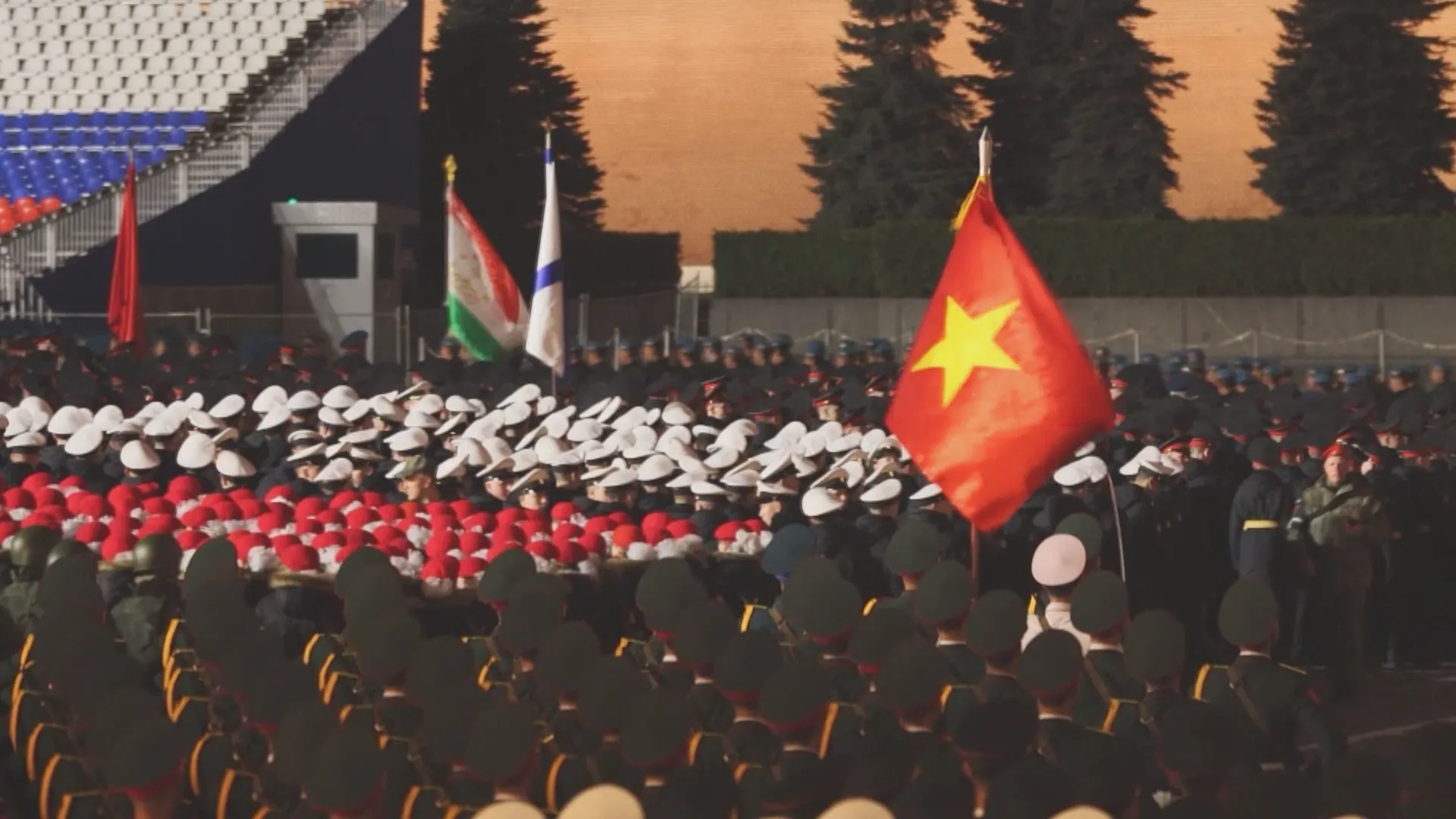 Năm nay, lễ duyệt binh còn có sự tham gia của nhiều đoàn quân đến từ các quốc gia bạn bè, trong đó có Việt Nam.