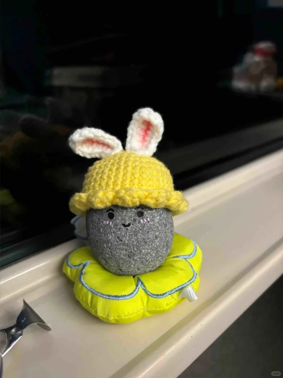 những vật thể tưởng chừng vô nghĩa nay đã trở thành nơi neo đậu cảm xúc. 