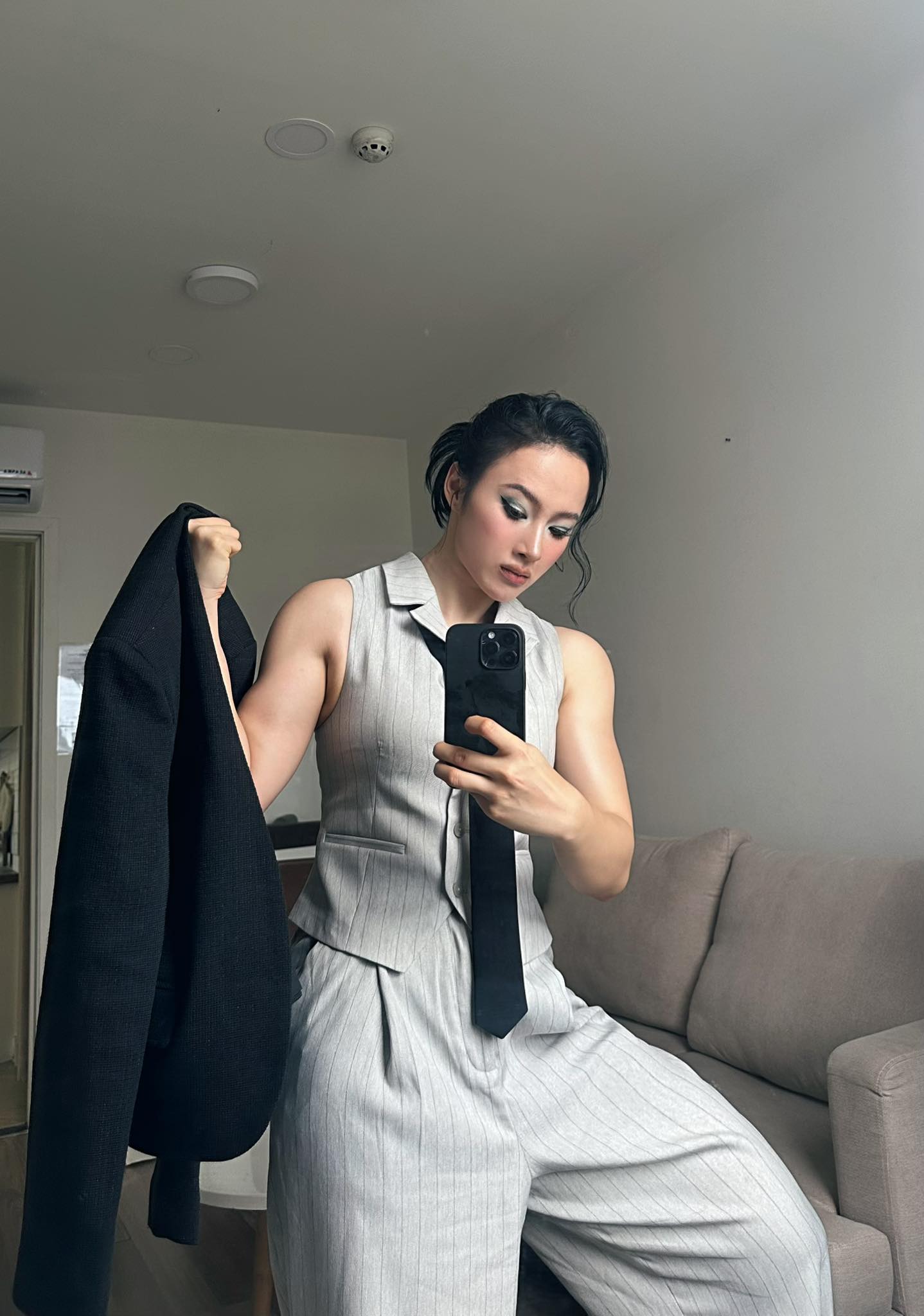 Hành trình từ hào quang đến vực sâu dư luận