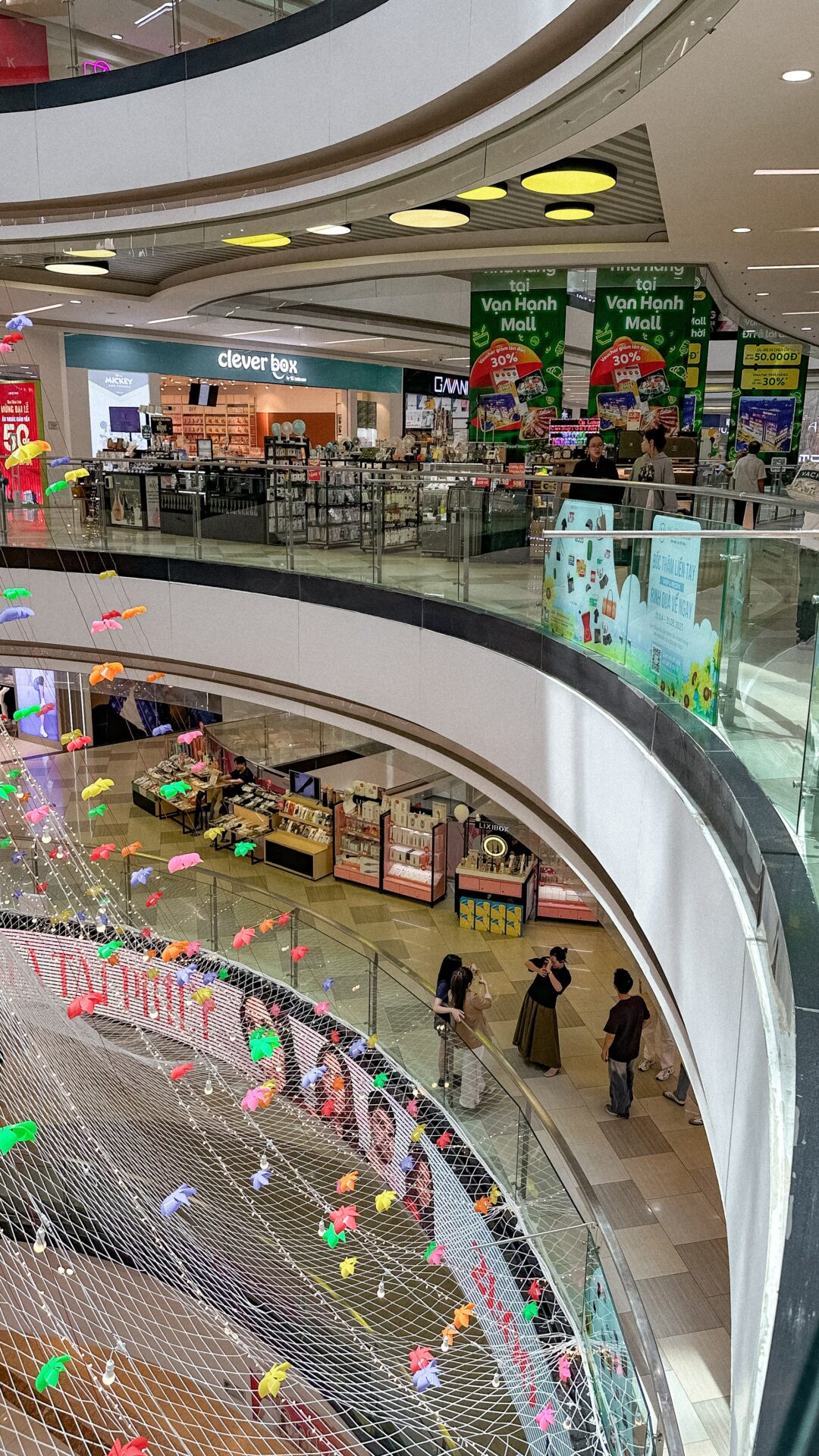  trung tâm thương mại này lại nổi bật trên mạng xã hội theo cách hoàn toàn khác – nhờ một… tấm lưới.