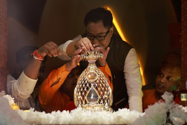 Ban Trị sự Giáo hội Phật giáo TP.HCM khẳng định sẽ thông báo thời gian mới cho việc cung thỉnh, tôn trí và chiêm bái Xá lợi trái tim Bồ Tát Thích Quảng Đức 