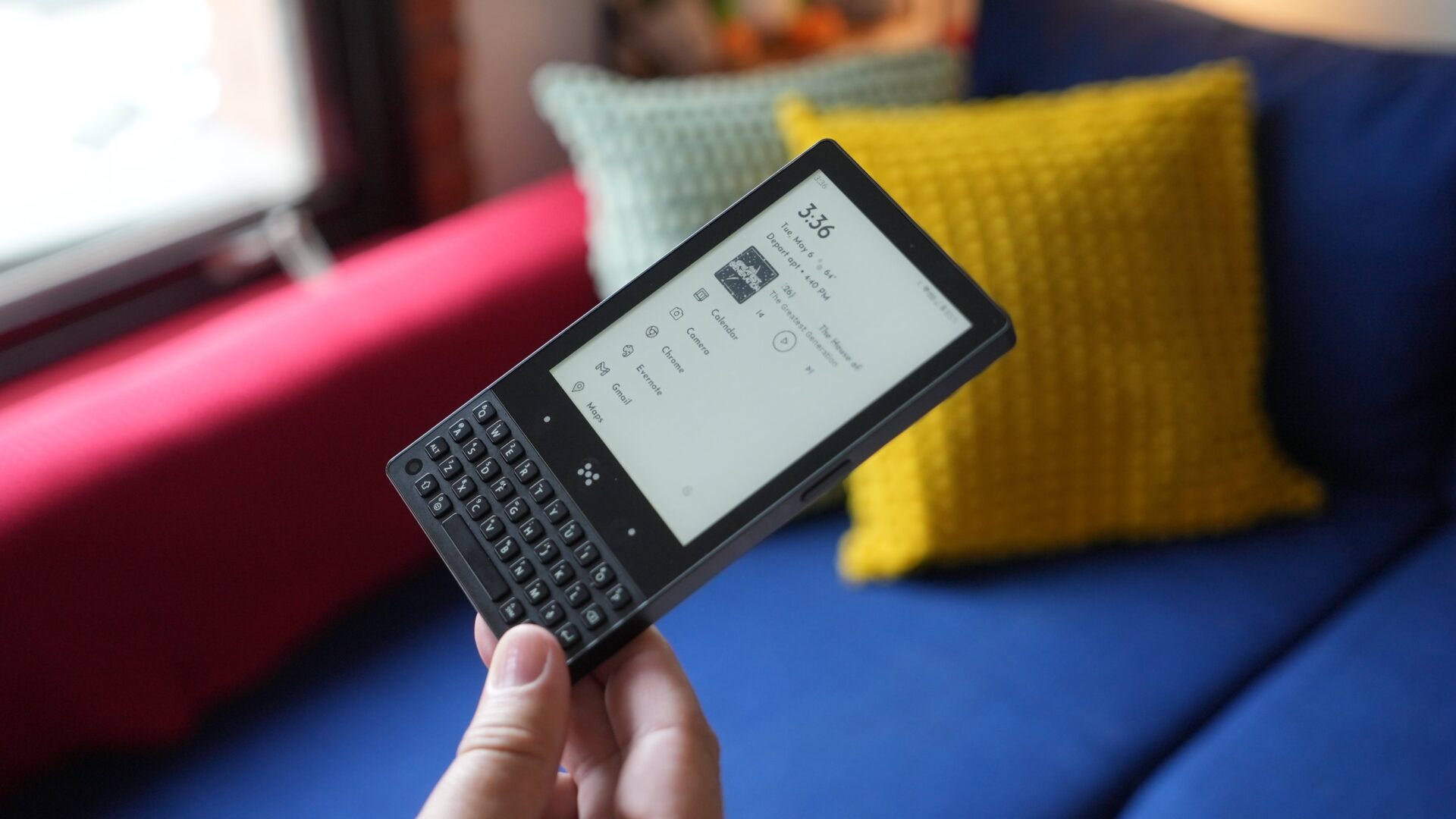 Minimal Phone MP01 không có tham vọng thay thế smartphone, mà thực sự đóng vai trò như một "công cụ giải độc số"