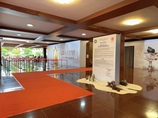 Không gian tại Việt Nam Quốc Tự sẵn sàng cho việc tôn trí, chiêm bái Xá lợi Bồ tát Thích Quảng Đức từ 14h ngày 6/5.