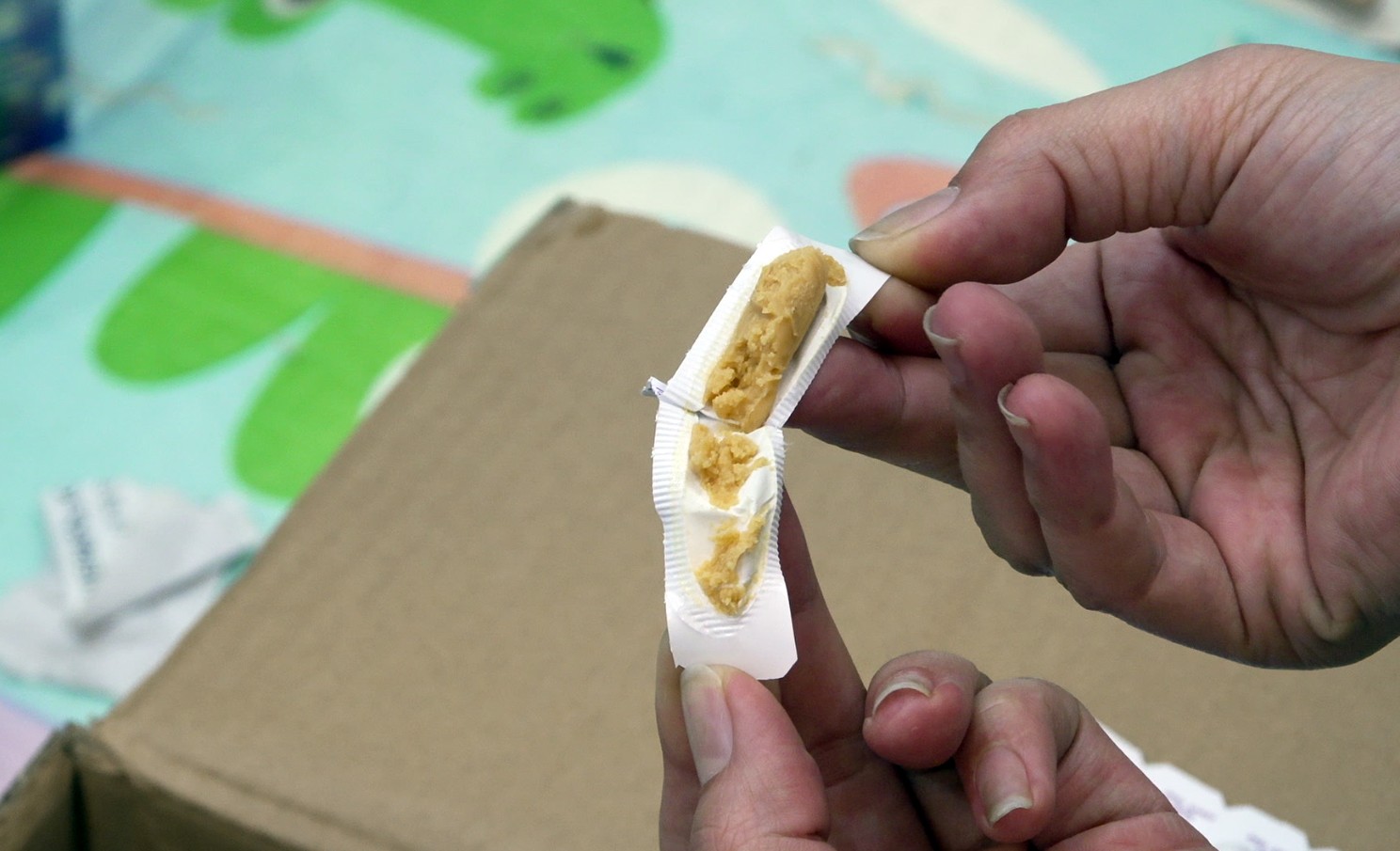 Phạm Ngọc Tiến là dược sĩ nên tự tạo ra công thức của các sản phẩm, sau đó mua vật liệu trong nước giao cho nhân viên không có trình độ, bằng cấp tự phối trộn thành viên nang và đóng gói thành các sản phẩm có nguồn gốc nước ngoài là thực phẩm chức năng, thiết bị y tế…