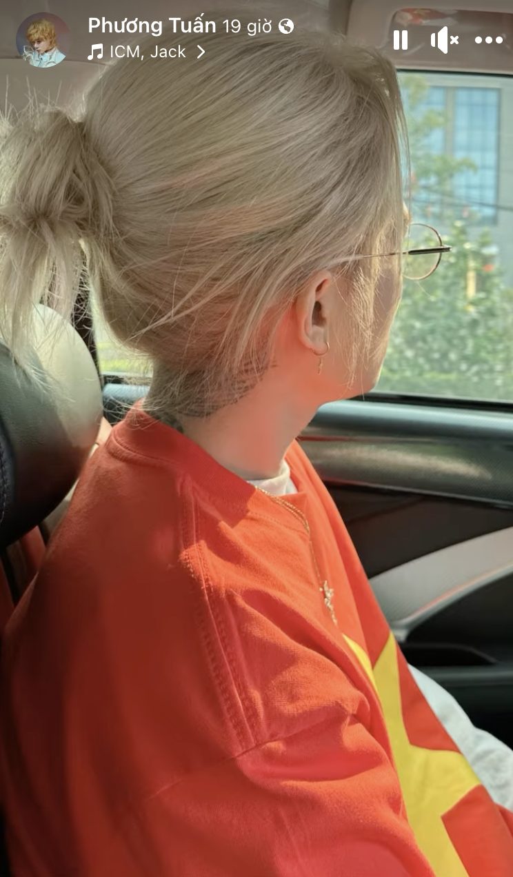 Từ mái tóc, trang phục cho đến biểu cảm đều khiến Jack trông xa lạ, thậm chí bị nhận xét là “khó nhận diện”. 