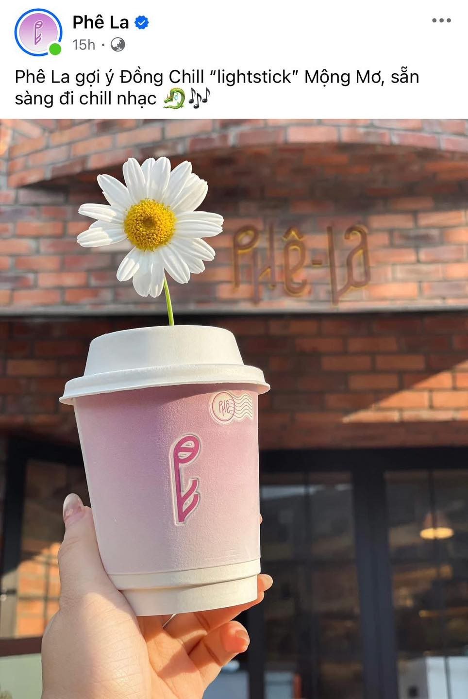 Tạo nên một trải nghiệm mang tính gắn kết, khi mỗi ly nước trở thành tuyên ngôn cá tính của người hâm mộ.