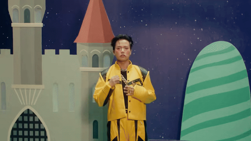 Sân khấu hẹp, bối cảnh sơ sài