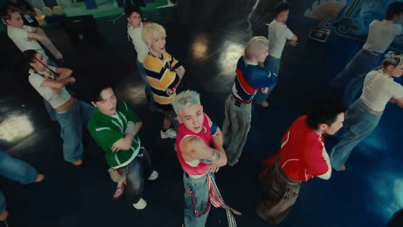 Điểm sáng đến từ lời nhạc của Bùi Công Nam.