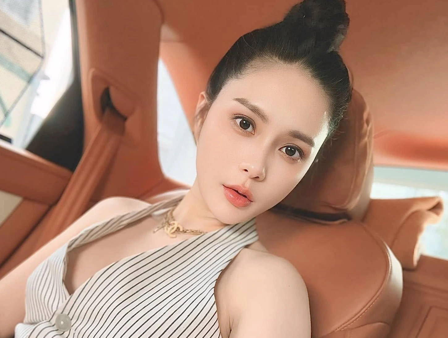 từng khẳng định kem chống nắng Hanayuki “chống nắng suốt cả nửa ngày ngoài trời”, “dưỡng da cực tốt”, “makeup không cần thêm lớp nền”.