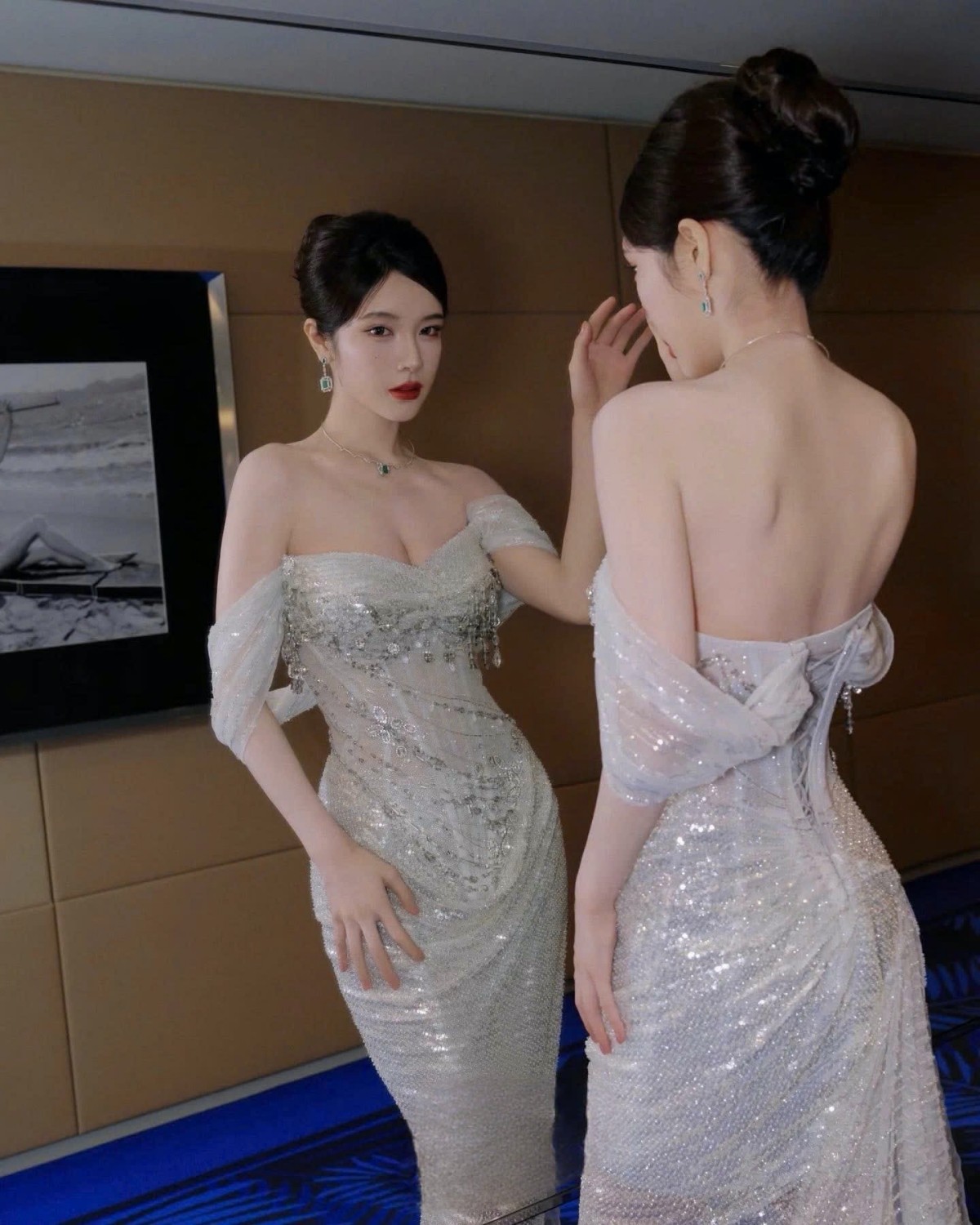 phần corset ôm sát tôn vinh đường cong gợi cảm của Đới Yến Ni.