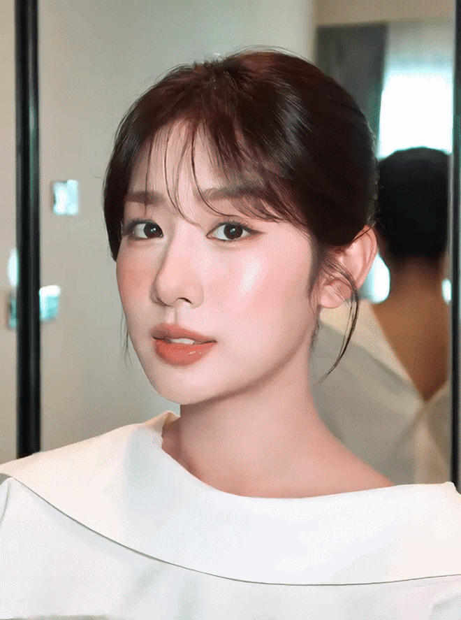 "biến hình tiên cá" không chỉ là một trend bắt mắt mà còn là tấm gương phản chiếu cách giới trẻ hiện đại tiếp cận vẻ đẹp 