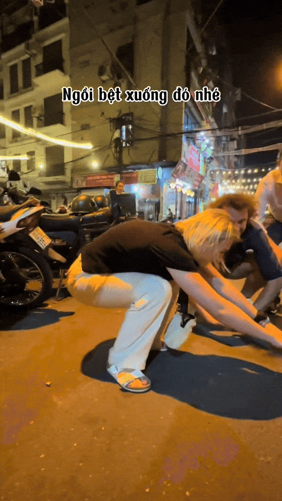 người phương Tây, vốn quen với lối sống bàn ghế, sàn phẳng và nhà vệ sinh bệt, hầu như không có cơ hội để rèn luyện khả năng ngồi xổm.