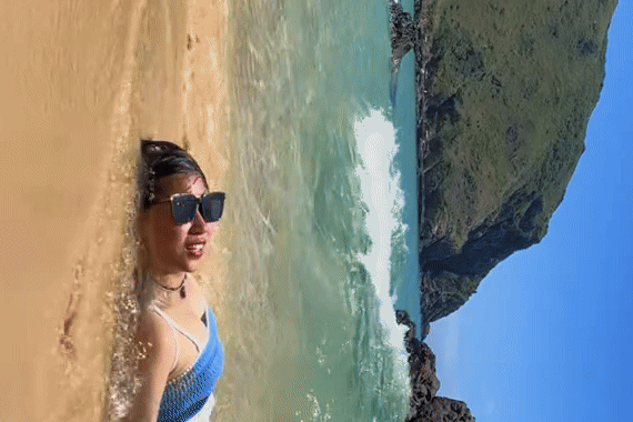 “đu trend” nằm trên bãi cát để quay video theo phong cách được nhiều người yêu thích.