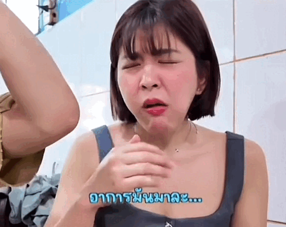 Phản ứng chân thật và có phần “hài hước bất đắc dĩ” của họ khiến cộng đồng mạng Việt Nam thích thú.