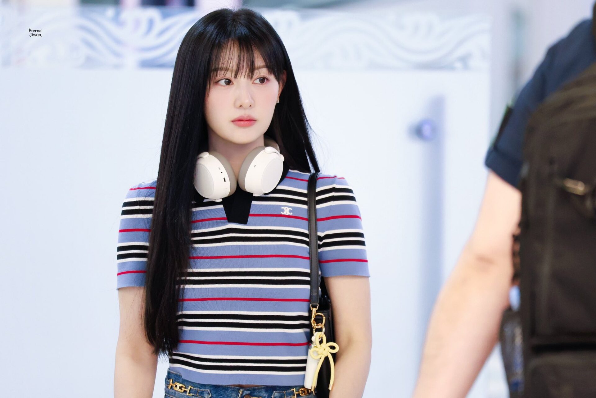  Kim Ji Won tái xuất với diện mạo tiểu thư sang chảnh, gợi nhớ “huyền thoại” Yoo Rachel sau 12 năm