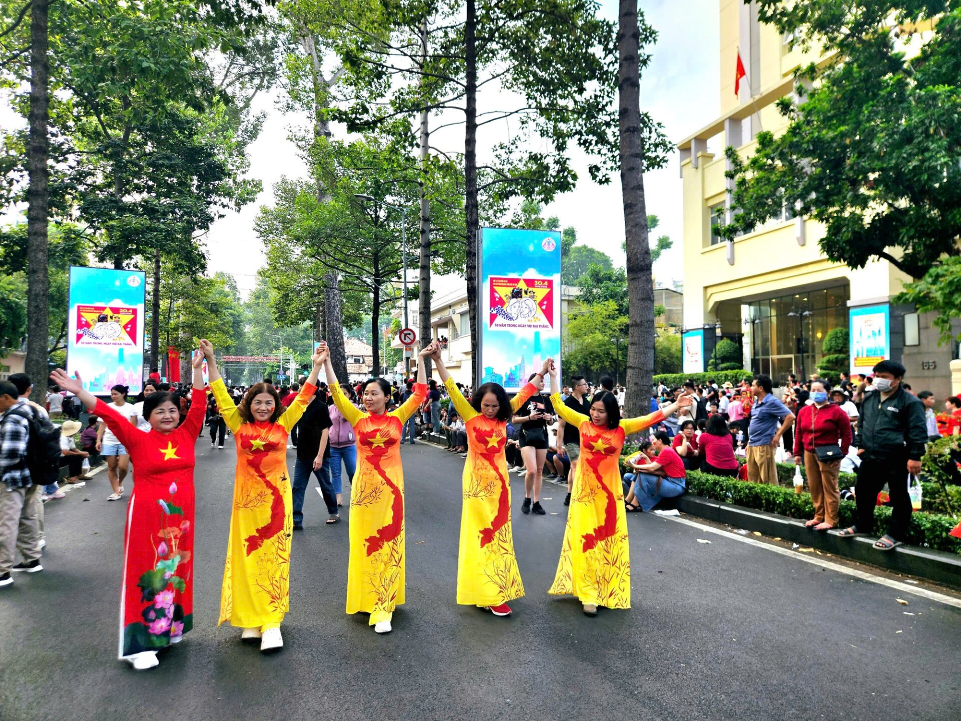 TP HCM đón lượng khách rất đông trong dịp lễ 30-4