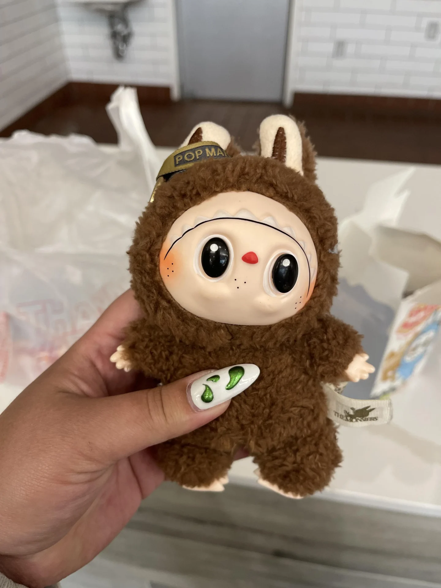 Một điểm thú vị là Lafufu không chỉ tạo niềm vui mà còn gián tiếp giúp Labubu chính hãng nổi tiếng hơn.