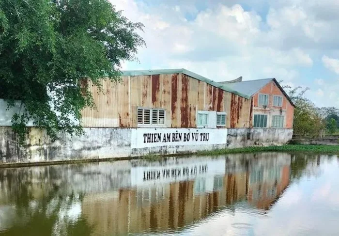 Tịnh thất Bồng Lai hay còn gọi là Thiền Am Bên Bờ Vũ Trụ.