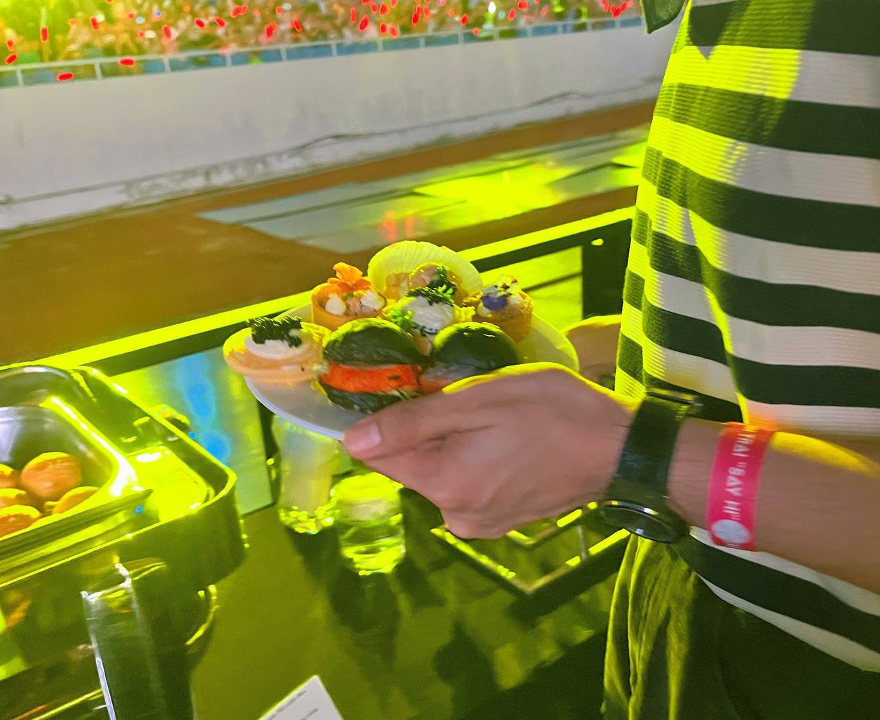 Tất cả đều được bày trí đẹp mắt, refill liên tục, đem lại cảm giác như đang ở một sự kiện đẳng cấp.