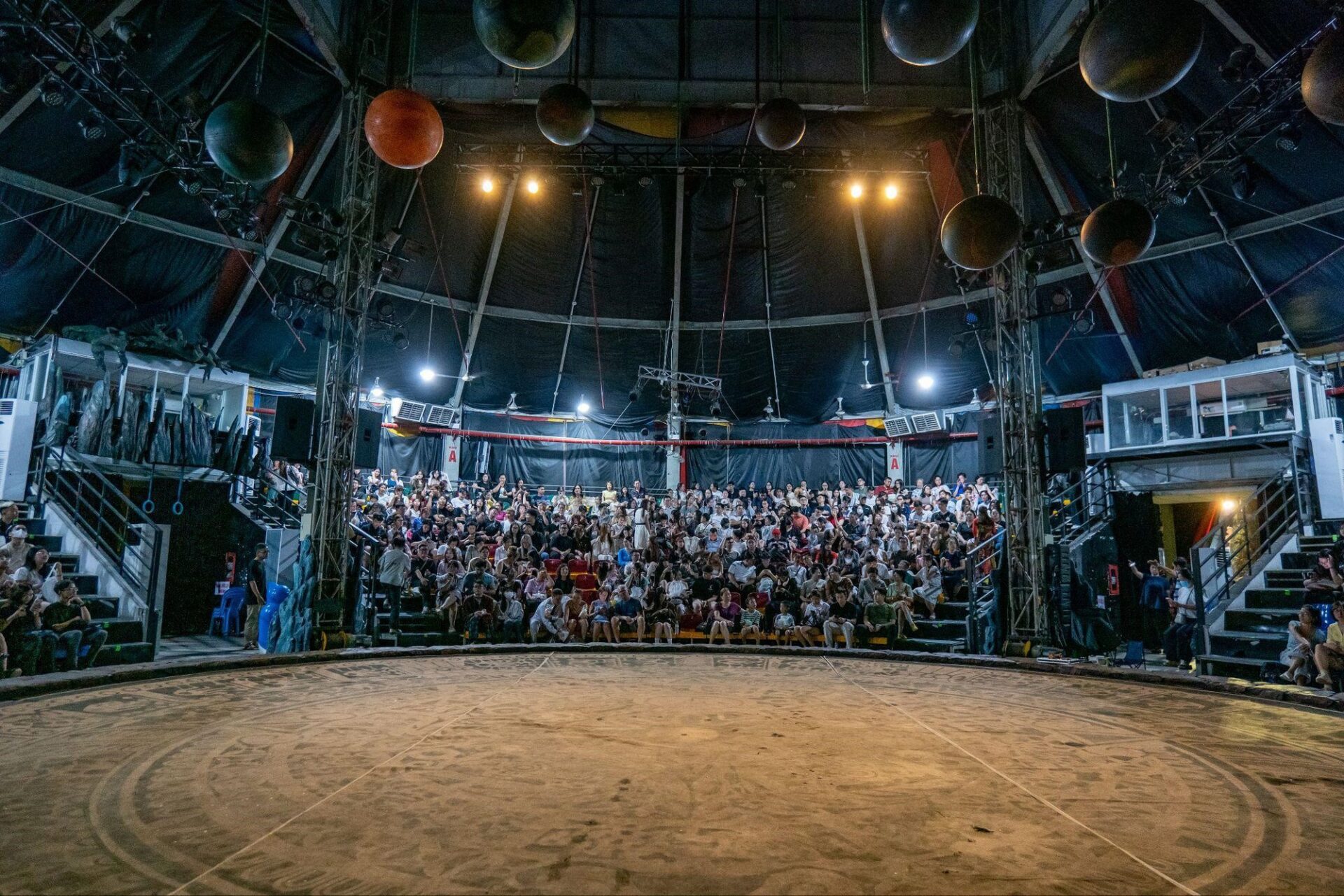 "Vùng đất kỳ bí": Vở xiếc Việt gây sốt dịp nghỉ lễ