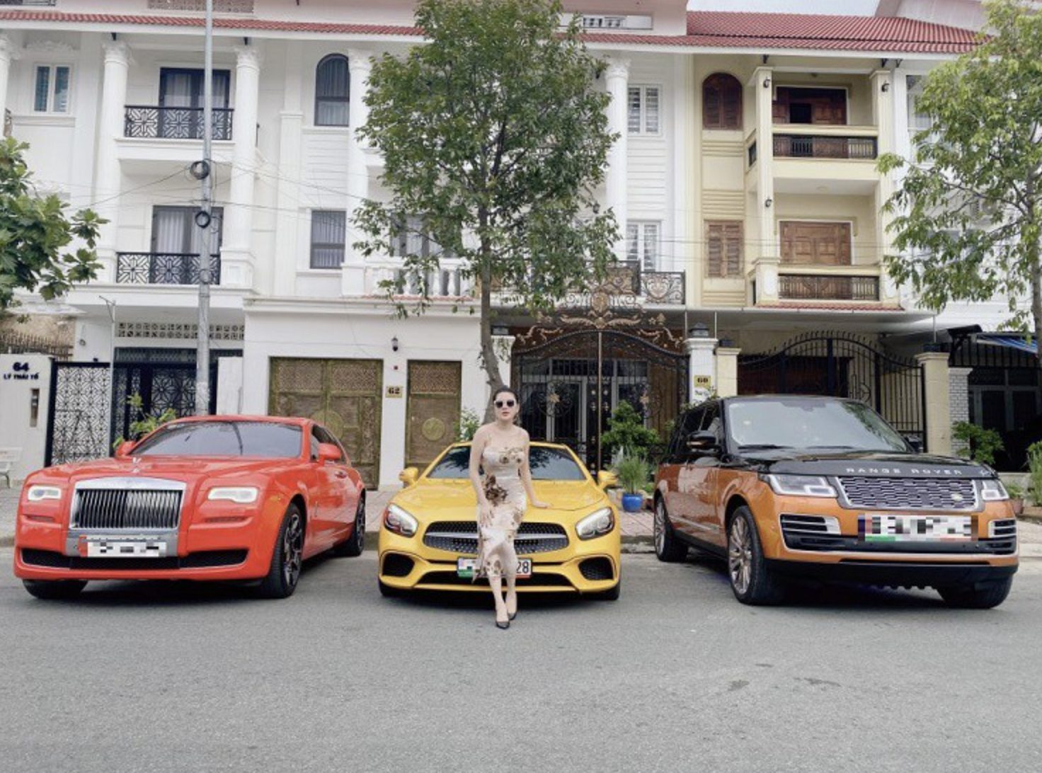  dàn siêu xe đắt đỏ gồm các thương hiệu đình đám như Range Rover, Maybach hay Porsche.