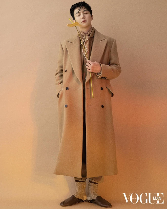 Kim Seon Ho xuất hiện trong nhiều bộ ảnh thời trang, cộng tác với các thương hiệu