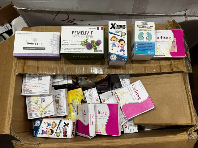 Công an thu giữ 28.531 hộp thực phẩm chức năng; 34.822 lọ thực phẩm chức năng; 38.935 vỉ chứa các viên thực phẩm chức năng. Ảnh: Công an TP Hà Nội