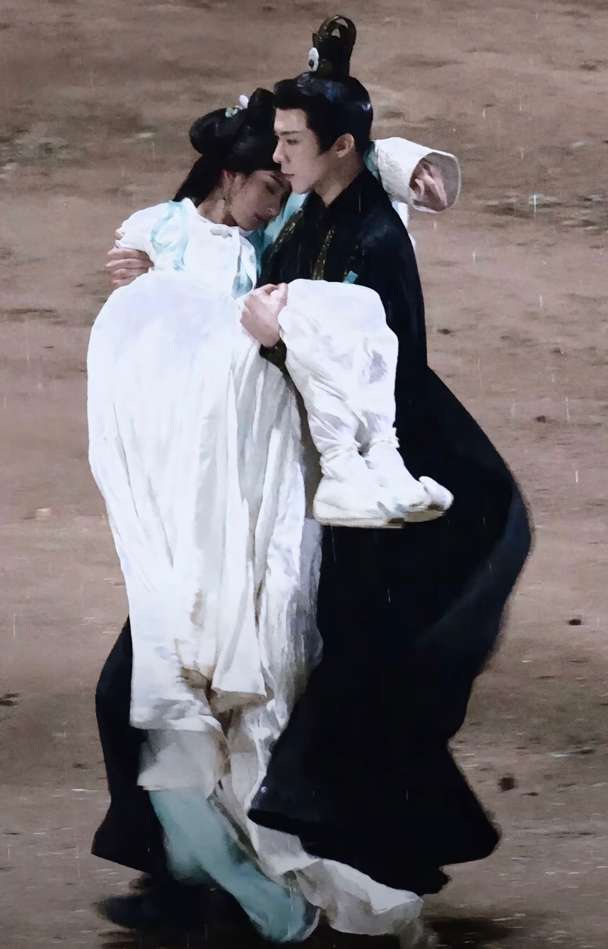 Trái với hình ảnh ca sĩ mạng thường bị đánh giá là thiếu chuyên nghiệp, nam diễn viên 1m90 đã lột xác rõ rệt