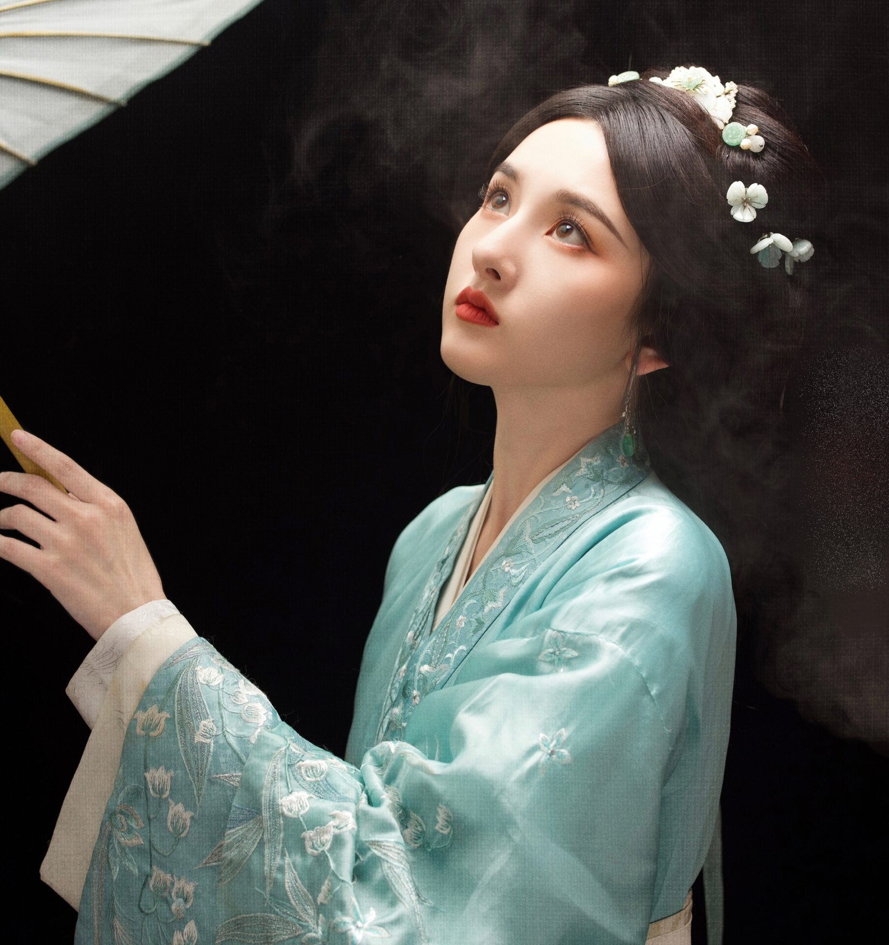 Tống Tổ Nhi cũng tiếp tục ghi điểm với sự trở lại ngoạn mục sau scandal trốn thuế.