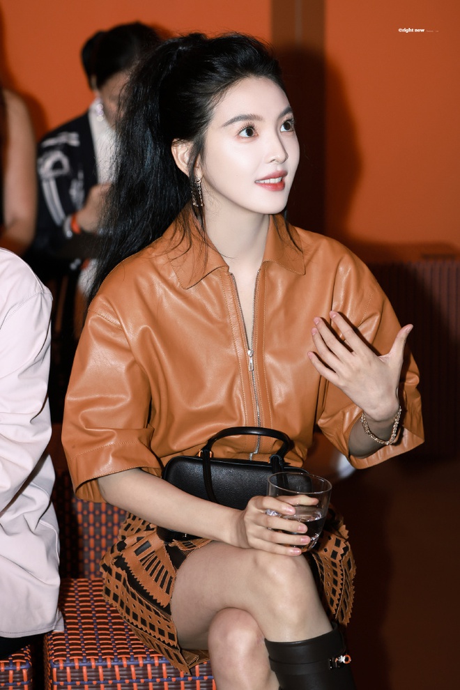 Visual "bạch nguyệt quang" kết hợp nét cổ điển đầy cuốn hút