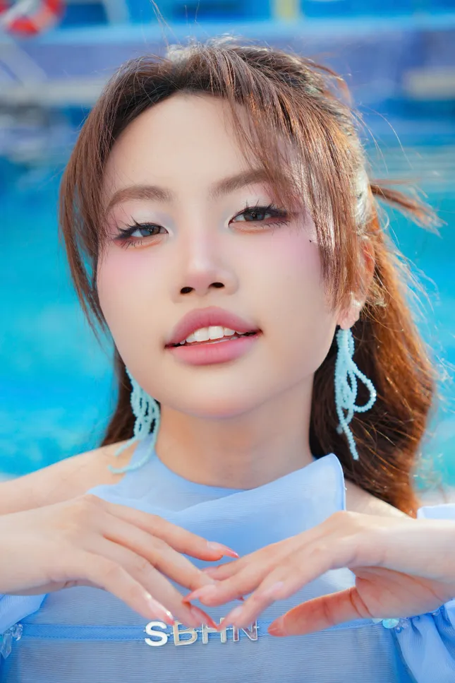 Phương Mỹ Chi đang dần khẳng định với dòng nhạc dân gian đương đại.