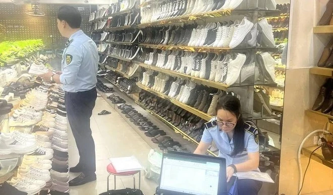 tạm giữ hơn 2.500 sản phẩm nghi vi phạm xuất xứ,