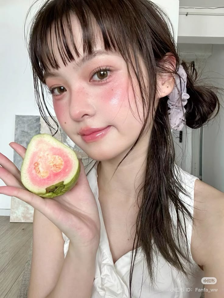 Vẻ đẹp được chiết từ trái ổi đào