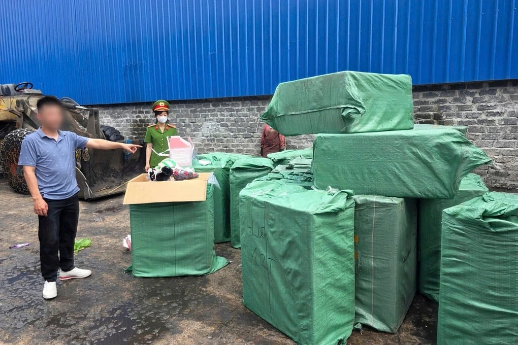 Lực lượng chức năng tỉnh Quảng Ninh mới đây đã tiêu hủy 1.914 búp bê Baby Three do phát hiện chứa Formaldehyde.