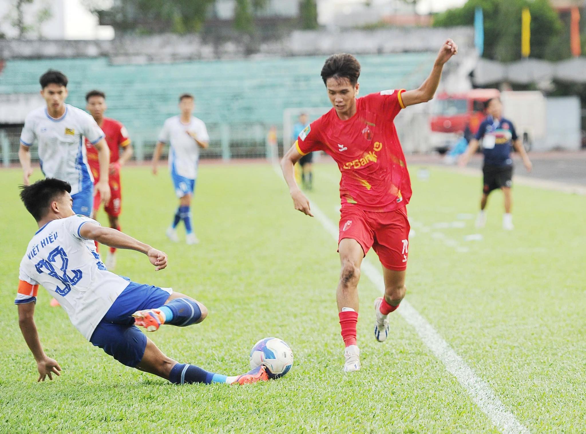  Vòng 21 Giải hạng Nhất: CLB Long An tiếp đón CLB Hòa Bình trong trận cầu quan trọng