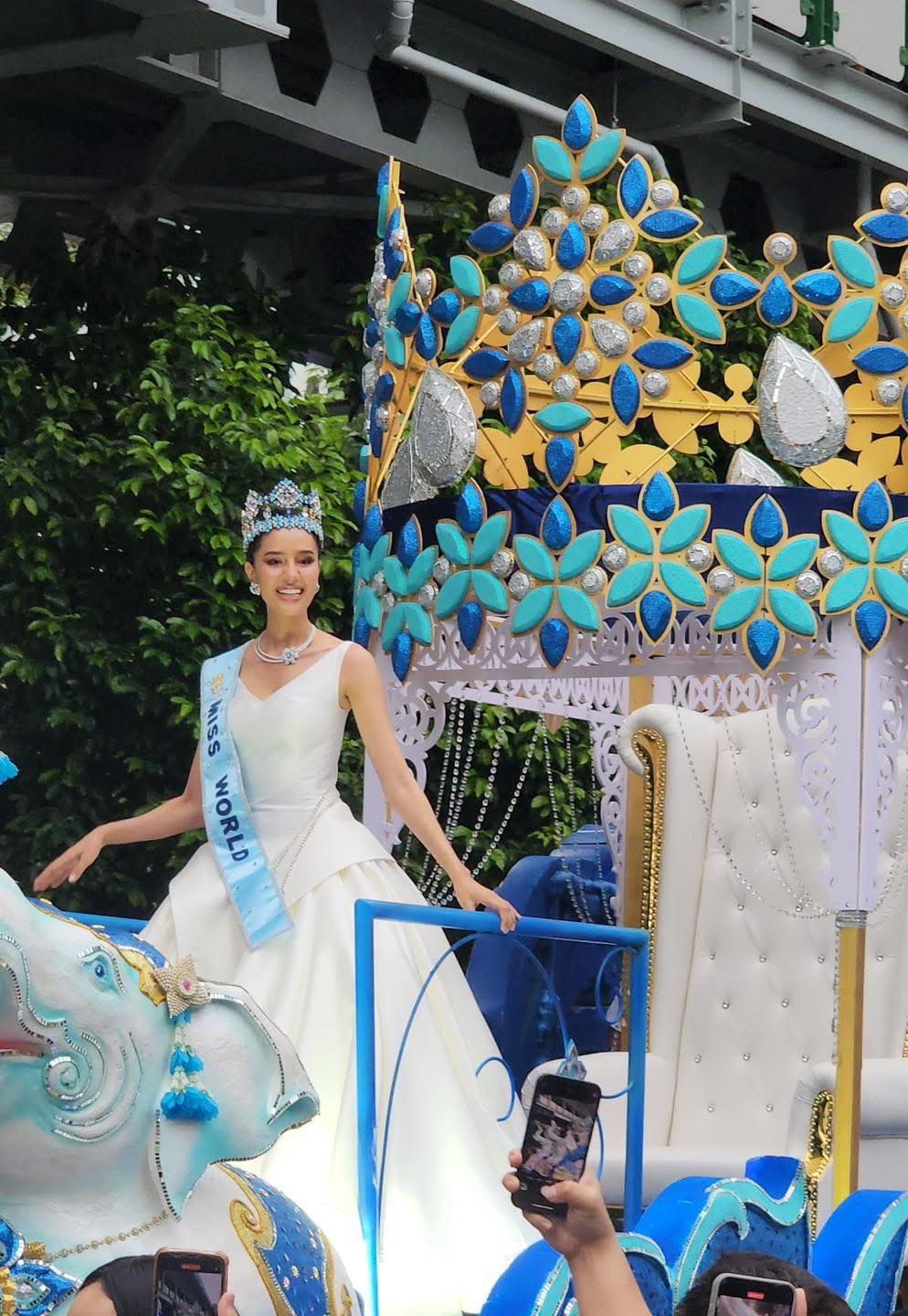 Tỏa sáng không cần "lên đồ" lộng lẫy