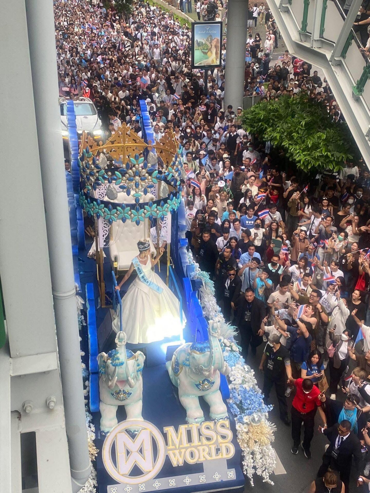 Cộng đồng chào đón nồng nhiệt, truyền thông quốc tế chú ý.