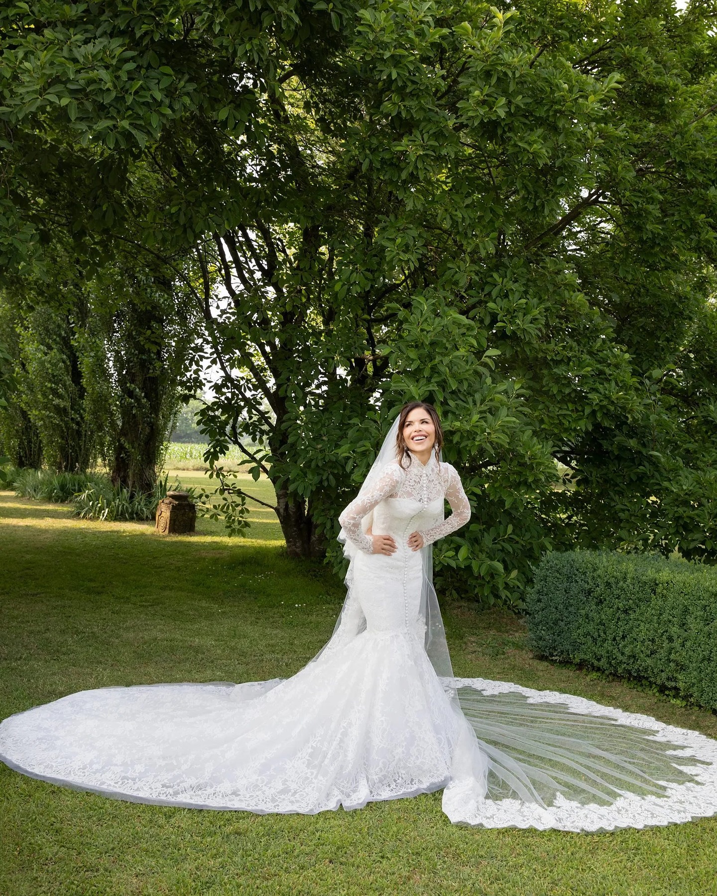 Sự lan tỏa từ một chiếc váy cưới.