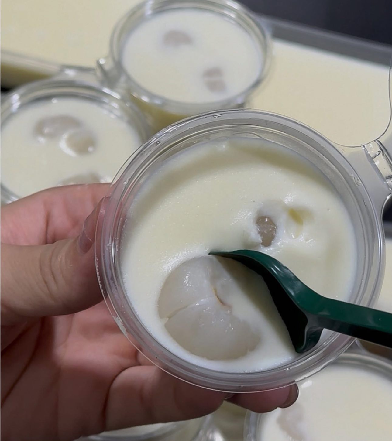 Từ món vặt truyền thống đến trào lưu mạng xã hội.