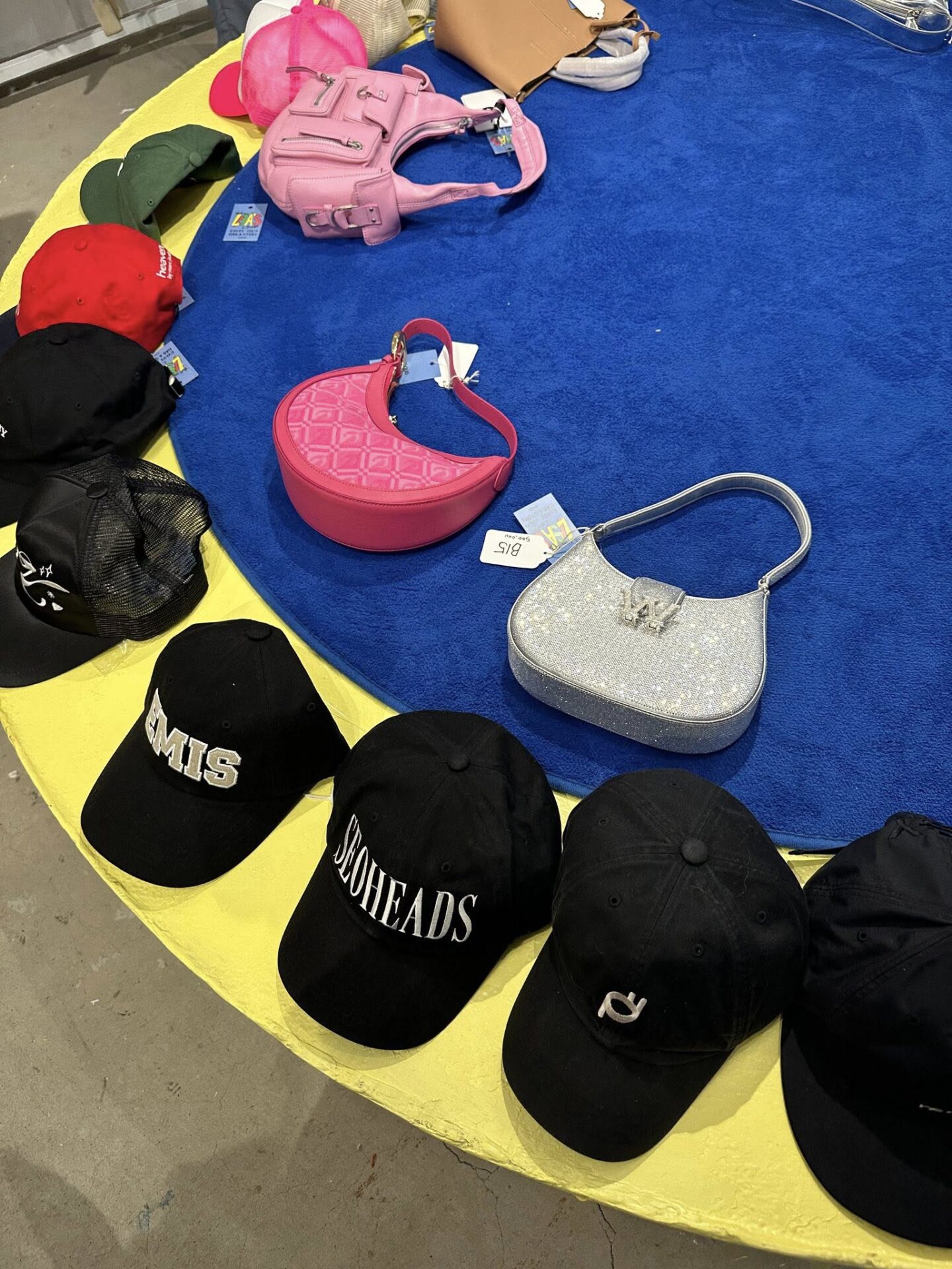  có thể khiến người mua như được “mặc thử ký ức”.