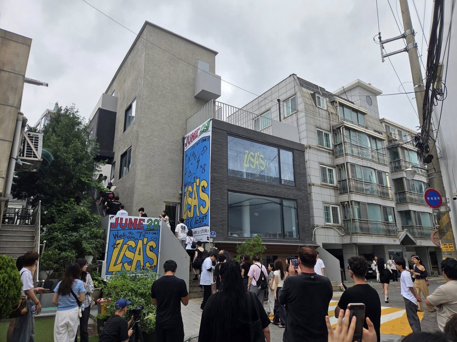  nơi diễn ra “Lisa Closet's Sale: A One Day Flea Market”. 