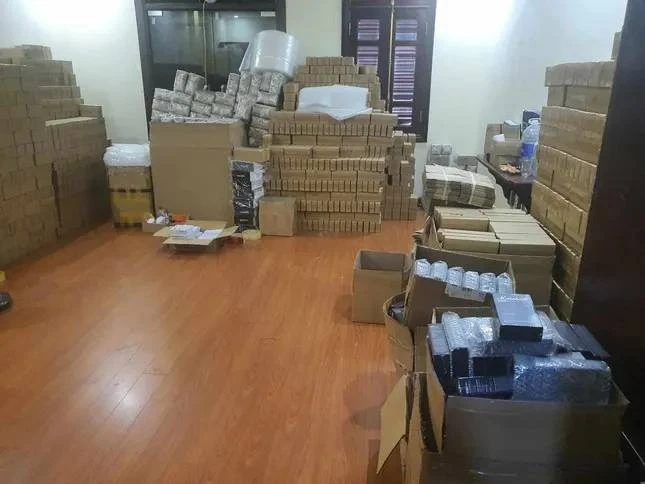  Hàng hóa được đóng gói như hàng thật, có đầy đủ bao bì, nhãn mác