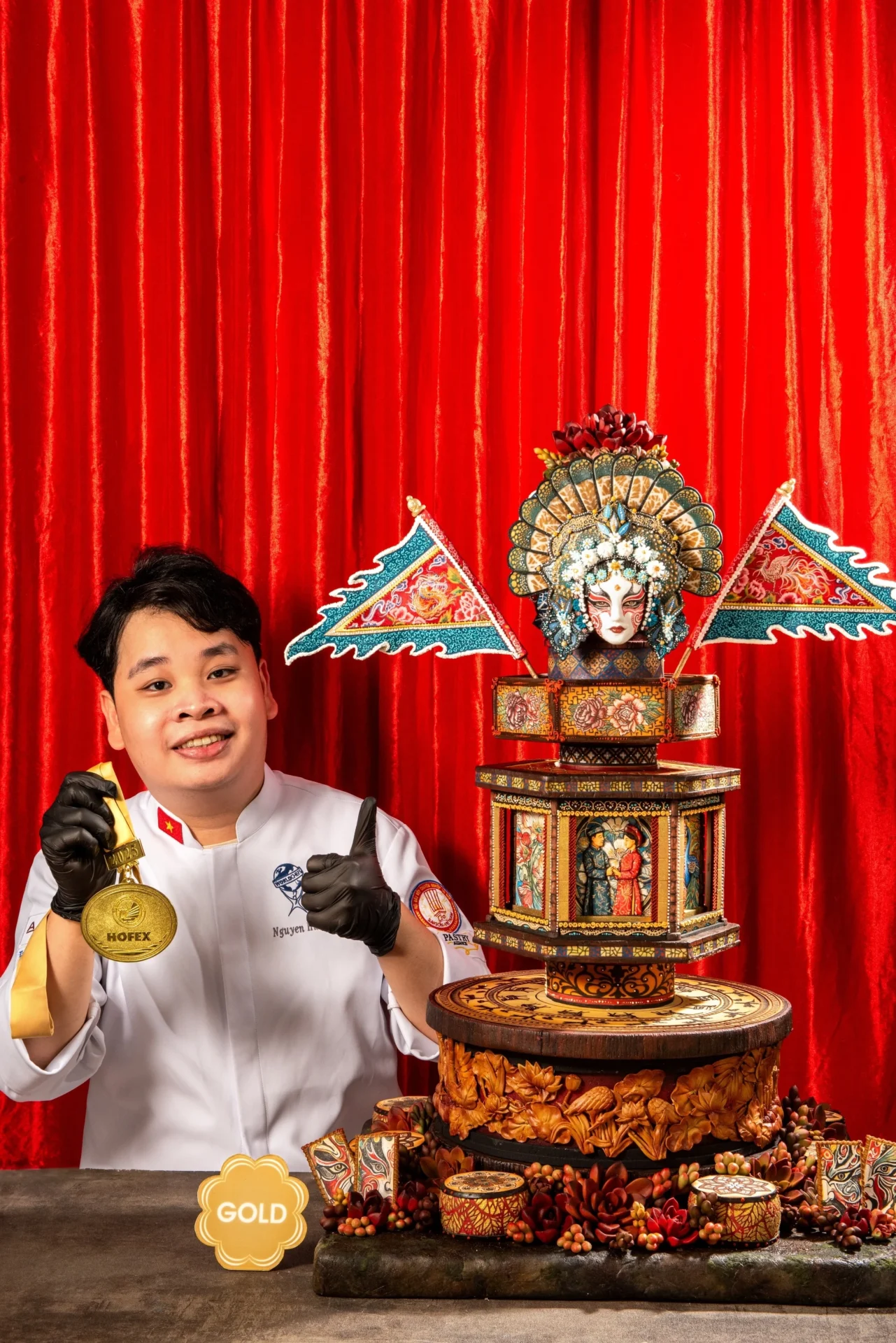 Chiếc bánh kem "Hỷ sự hát bội" của nghệ nhân Nguyễn Hữu Thiên Ân