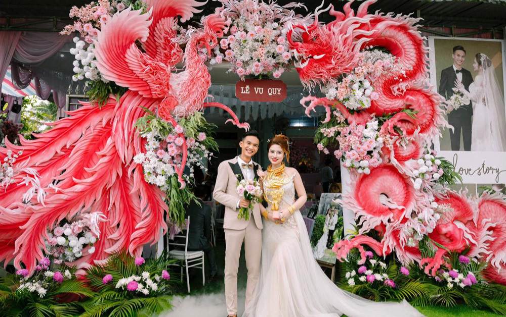  Đeo vàng kín cổ tay, cô dâu miền Tây “gây bão” chỉ sau 13 giây xuất hiện