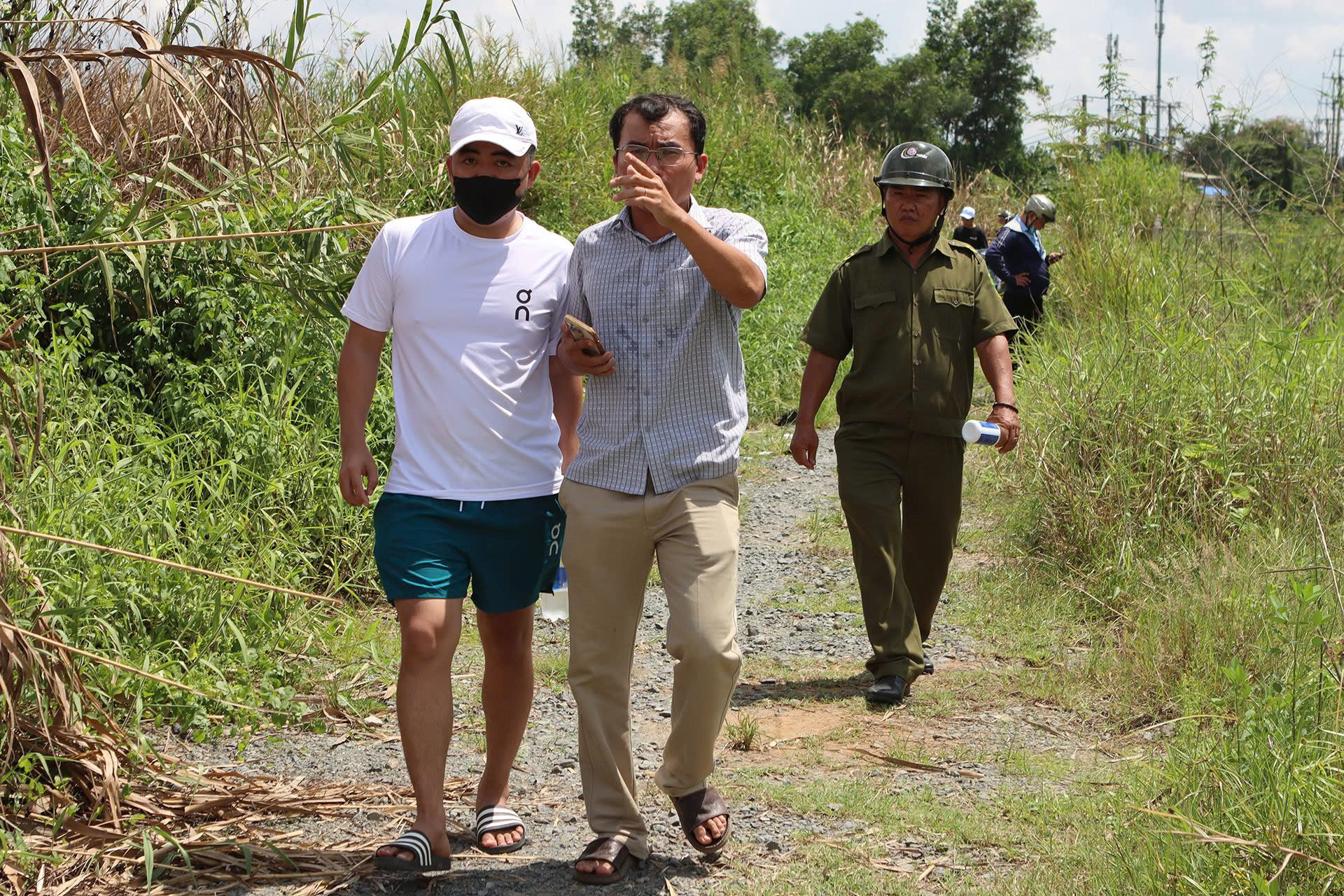 Cơ quan chức năng phong toả hiện trường để điều tra. Ảnh: Phước Sáng