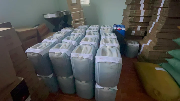 Khởi tố chủ doanh nghiệp, thu giữ hàng loạt tang vật.