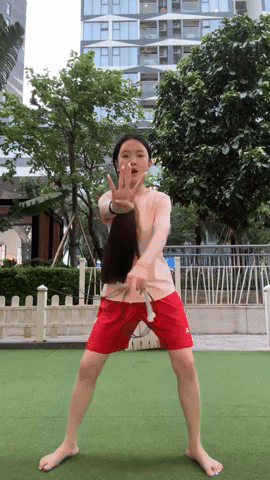 Chu Thanh Huyền - vợ cầu thủ Quang Hải - bất ngờ xuất hiện tươi tắn, bình thản, khiến mạng xã hội xôn xao.