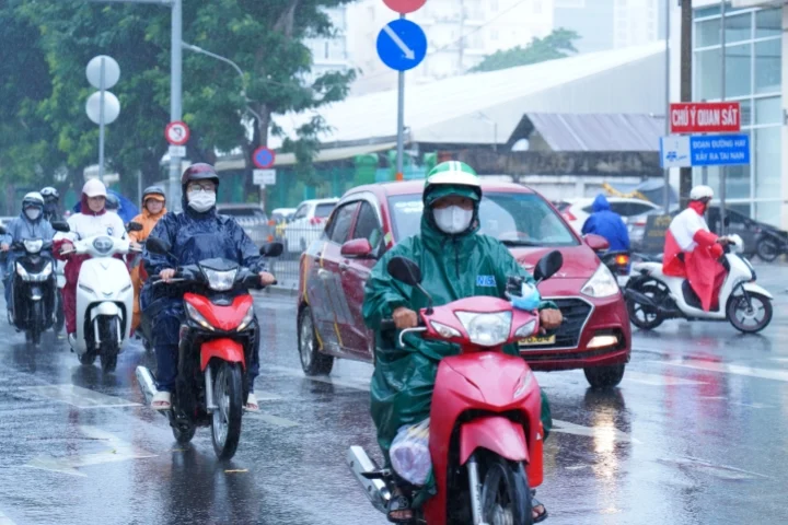  Thời tiết TP.HCM: Mưa dông kéo dài đúng dịp thi lớp 10