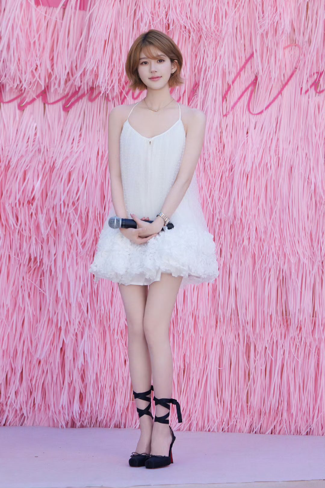 nổi bật gu thời trang tinh tế và bắt kịp xu hướng Ballet Core đang được giới trẻ ưa chuộng.