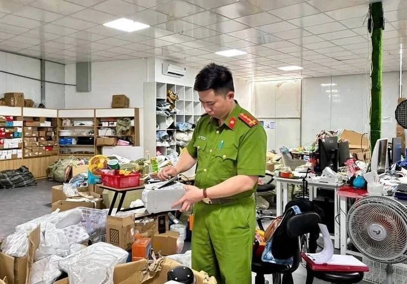 Công an Lạng Sơn phát hiện kho hàng livestream chứa hơn 3.000 sản phẩm không rõ nguồn gốc